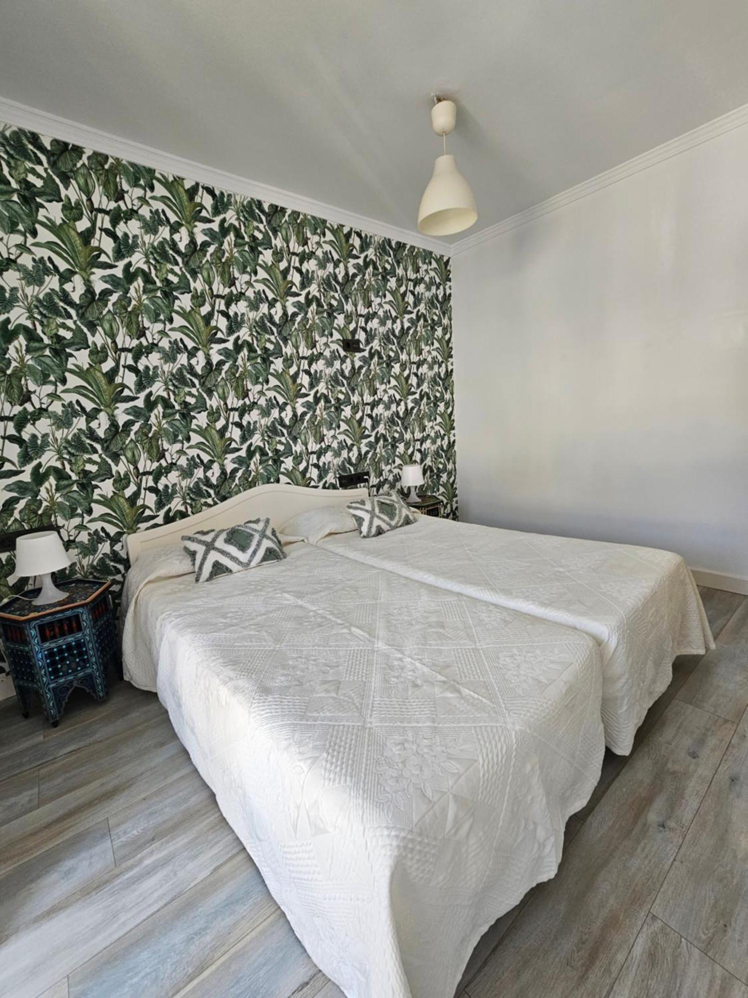 Pedregalejo Beach House Apartment มาลากา ภายนอก รูปภาพ